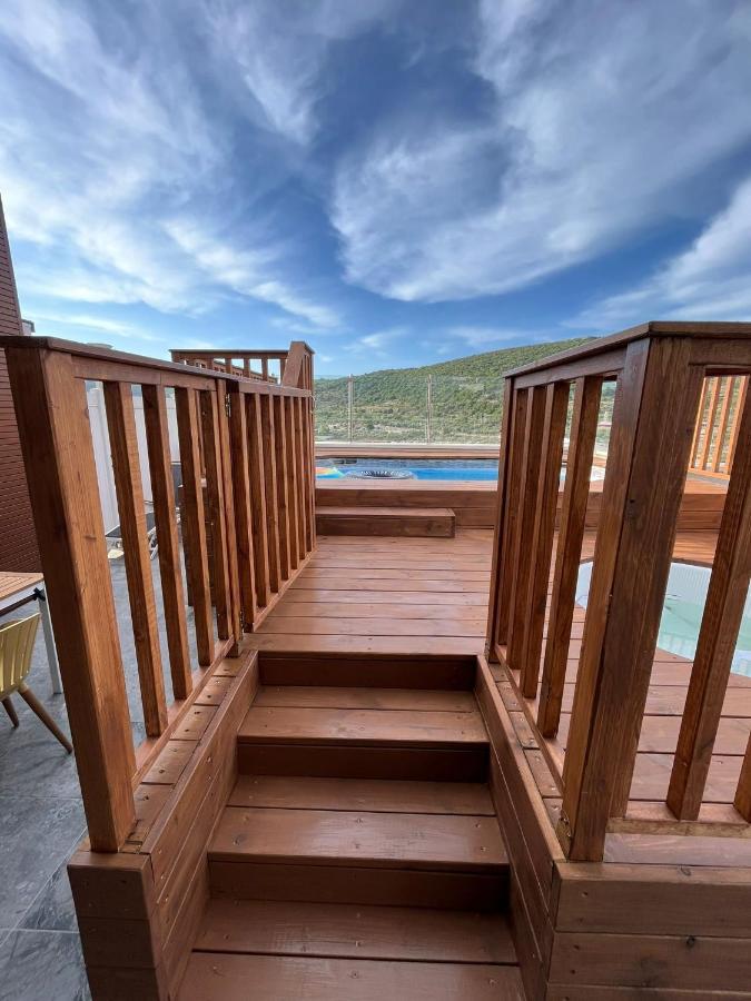 Hotel סוויטות נוף שקיעה Peqi'in Hadasha Esterno foto